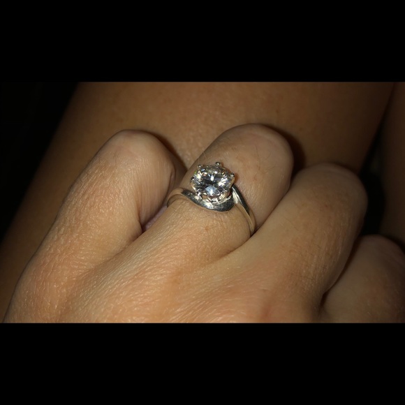 1.5ct D VVS1 Moissanite Ring - Picture 4 of 11